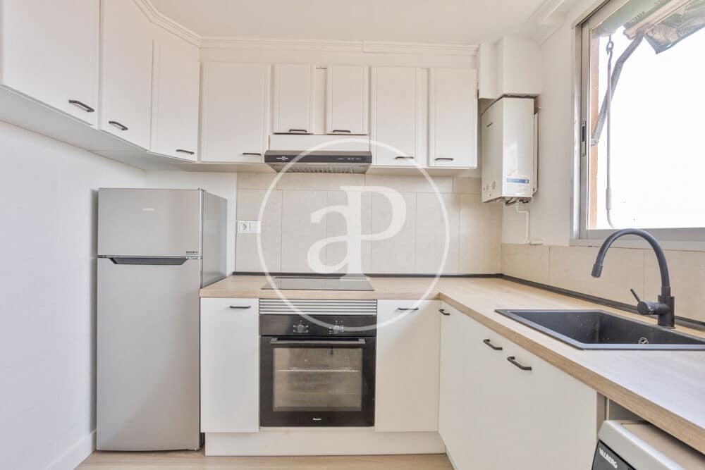 Apartment for rent in Valencia city - € 1,200 (Ref: 9977400)