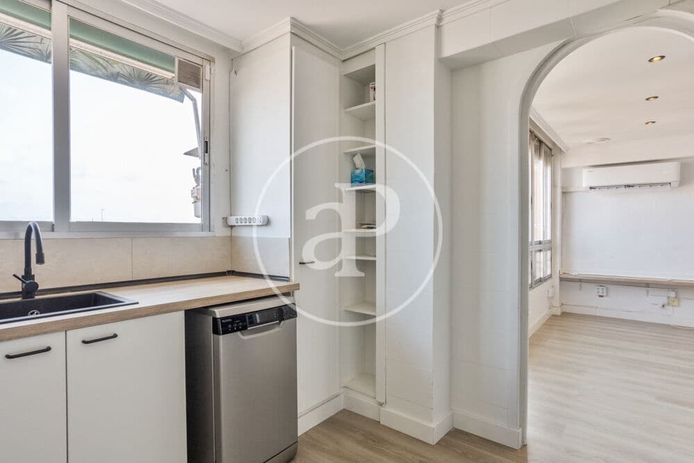 Apartment for rent in Valencia city - € 1,200 (Ref: 9977400)