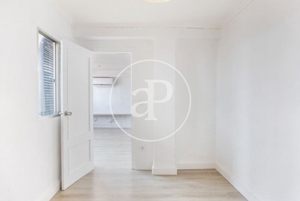 Apartment for rent in Valencia city - € 1,200 (Ref: 9977400)
