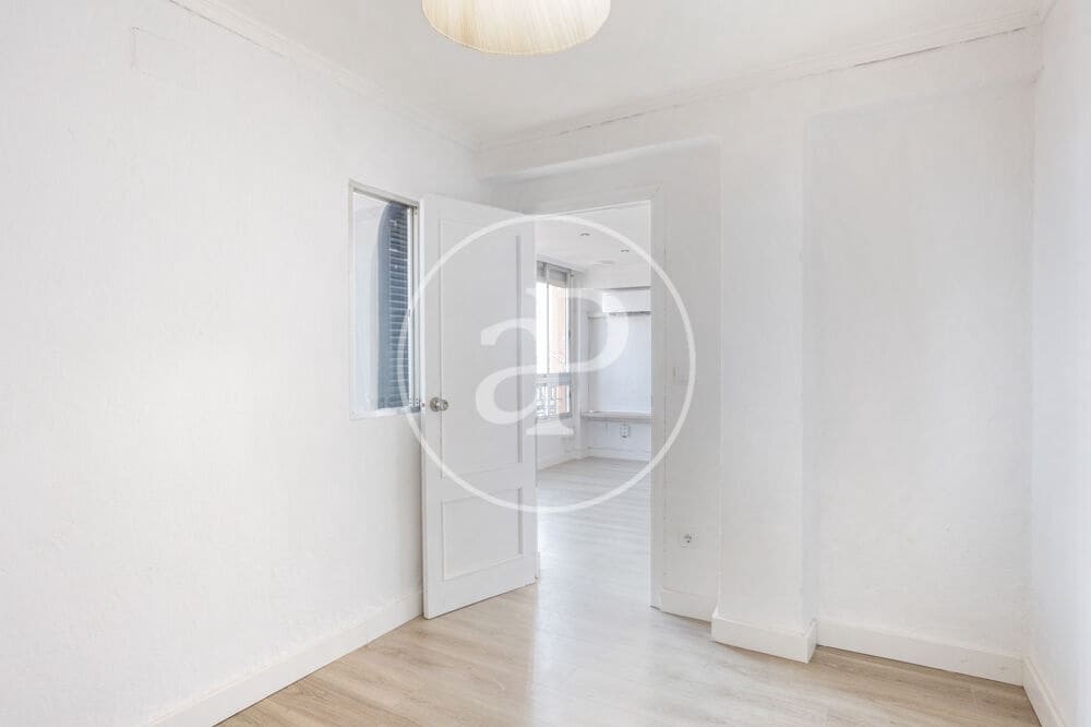 Apartment for rent in Valencia city - € 1,200 (Ref: 9977400)