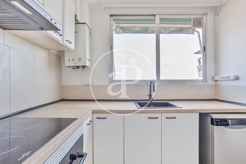 Apartment for rent in Valencia city - € 1,200 (Ref: 9977400)