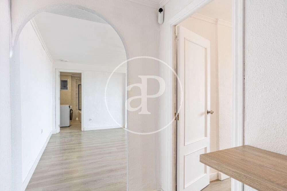 Apartment for rent in Valencia city - € 1,200 (Ref: 9977400)