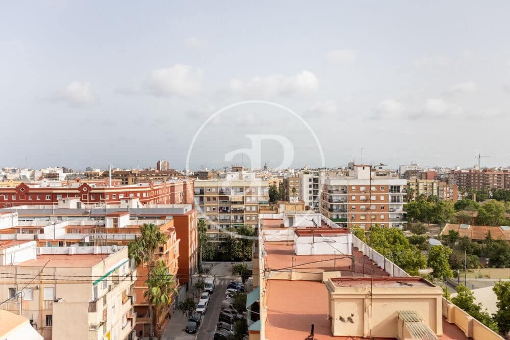 Apartment for rent in Valencia city - € 1,200 (Ref: 9977400)