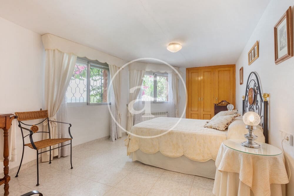 9 slaapkamer Villa te koop in Calicanto met zwembad - € 1.000.000 (Ref: 9978954)