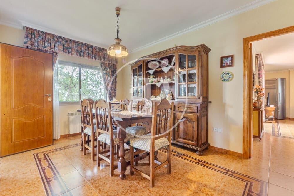9 slaapkamer Villa te koop in Calicanto met zwembad - € 1.000.000 (Ref: 9978954)