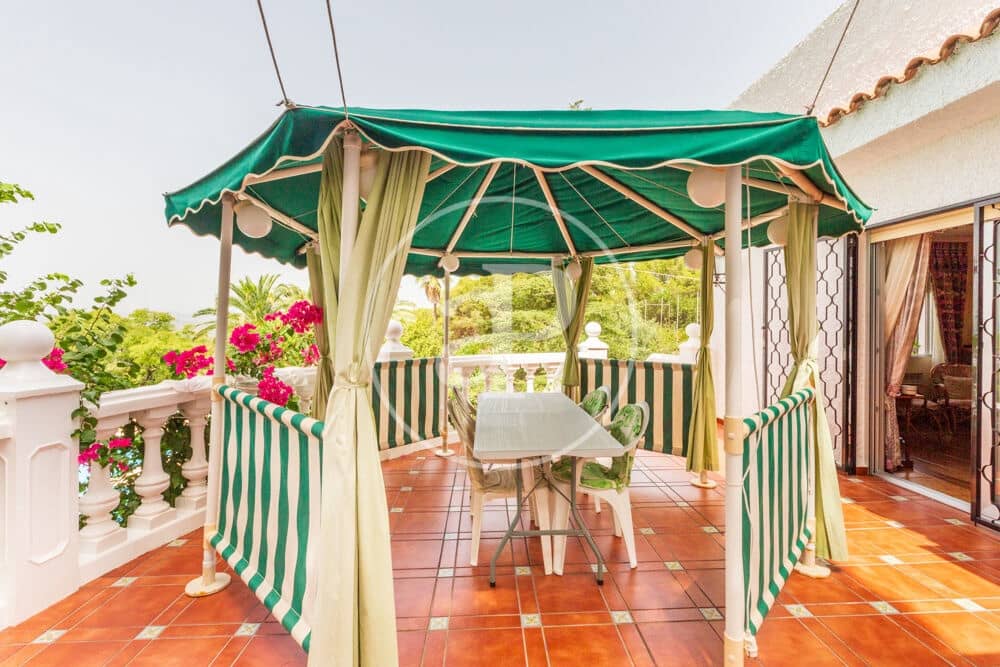9 slaapkamer Villa te koop in Calicanto met zwembad - € 1.000.000 (Ref: 9978954)