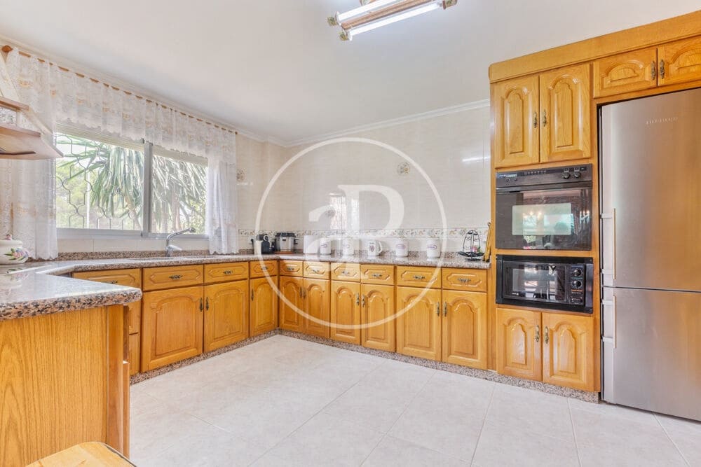 9 slaapkamer Villa te koop in Calicanto met zwembad - € 1.000.000 (Ref: 9978954)