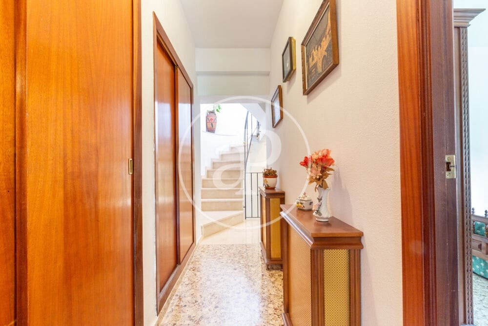 9 slaapkamer Villa te koop in Calicanto met zwembad - € 1.000.000 (Ref: 9978954)