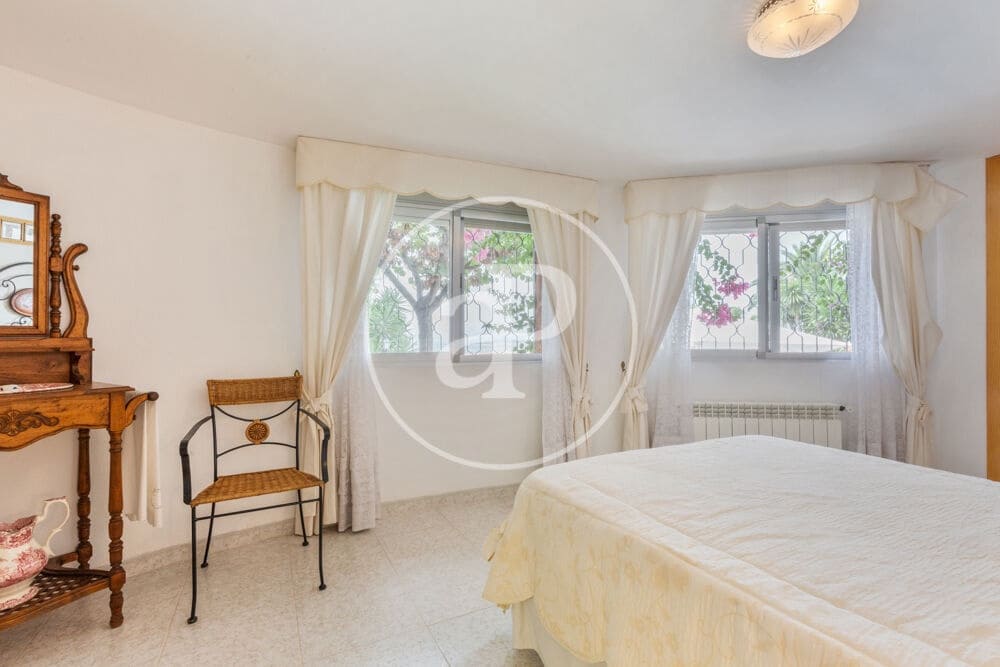 9 slaapkamer Villa te koop in Calicanto met zwembad - € 1.000.000 (Ref: 9978954)