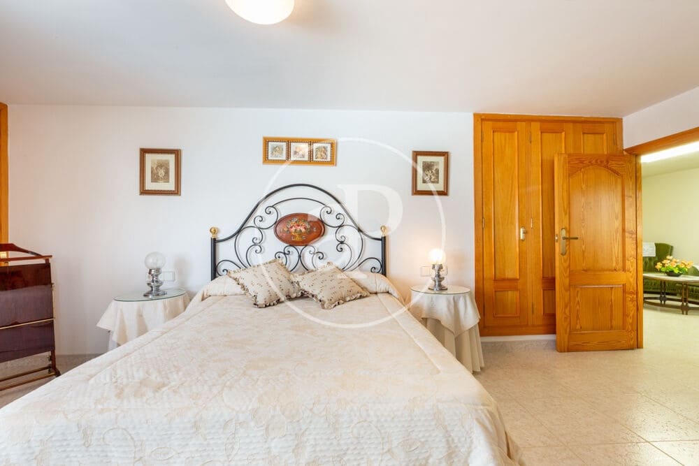 9 slaapkamer Villa te koop in Calicanto met zwembad - € 1.000.000 (Ref: 9978954)