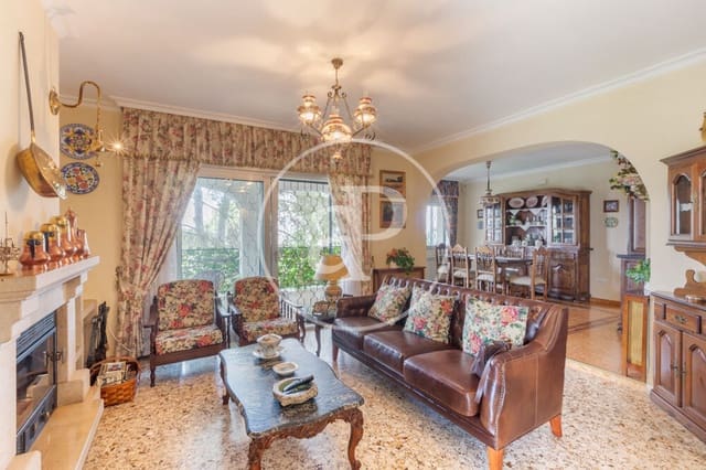 9 slaapkamer Villa te koop in Calicanto, Godelleta met zwembad - € 1.000.000 (Ref: 9978954)