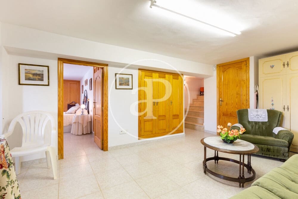 9 slaapkamer Villa te koop in Calicanto met zwembad - € 1.000.000 (Ref: 9978954)