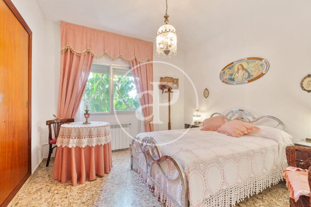 9 slaapkamer Villa te koop in Calicanto met zwembad - € 1.000.000 (Ref: 9978954)