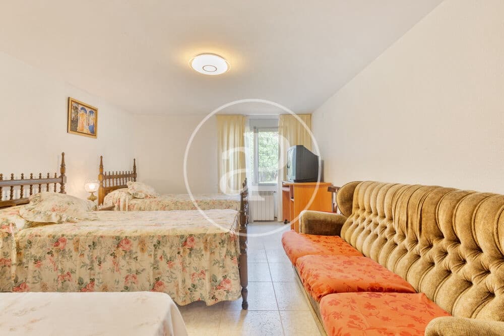 9 slaapkamer Villa te koop in Calicanto met zwembad - € 1.000.000 (Ref: 9978954)