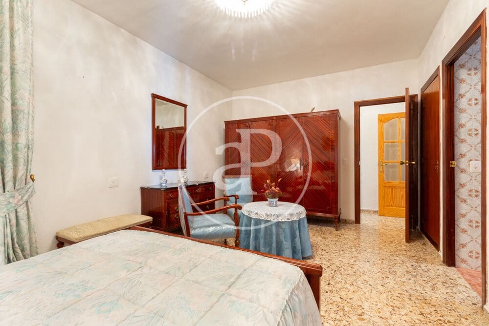 9 slaapkamer Villa te koop in Calicanto met zwembad - € 1.000.000 (Ref: 9978954)