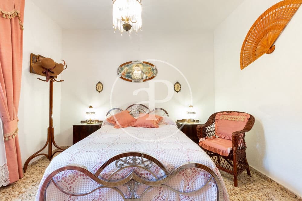 9 slaapkamer Villa te koop in Calicanto met zwembad - € 1.000.000 (Ref: 9978954)