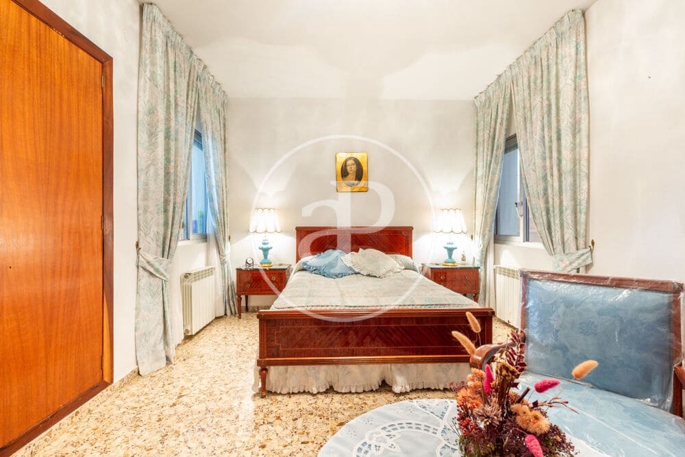 9 slaapkamer Villa te koop in Calicanto met zwembad - € 1.000.000 (Ref: 9978954)