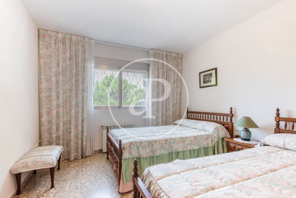 9 slaapkamer Villa te koop in Calicanto met zwembad - € 1.000.000 (Ref: 9978954)