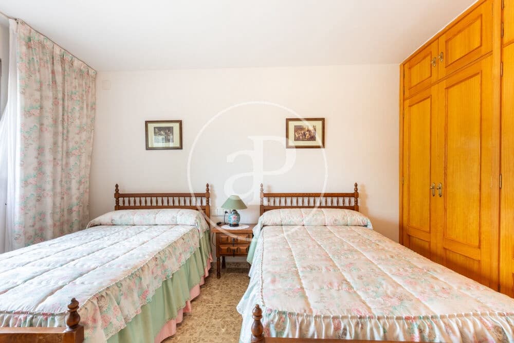 9 slaapkamer Villa te koop in Calicanto met zwembad - € 1.000.000 (Ref: 9978954)