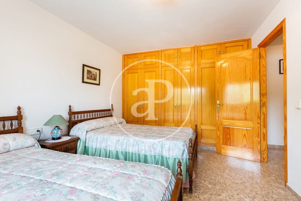 9 slaapkamer Villa te koop in Calicanto met zwembad - € 1.000.000 (Ref: 9978954)