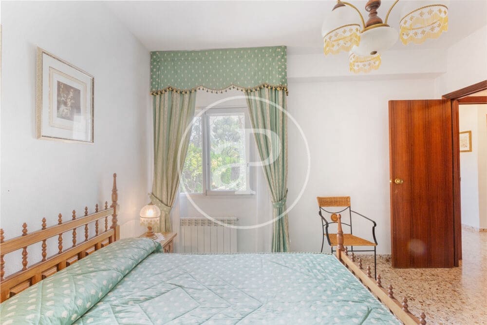9 slaapkamer Villa te koop in Calicanto met zwembad - € 1.000.000 (Ref: 9978954)