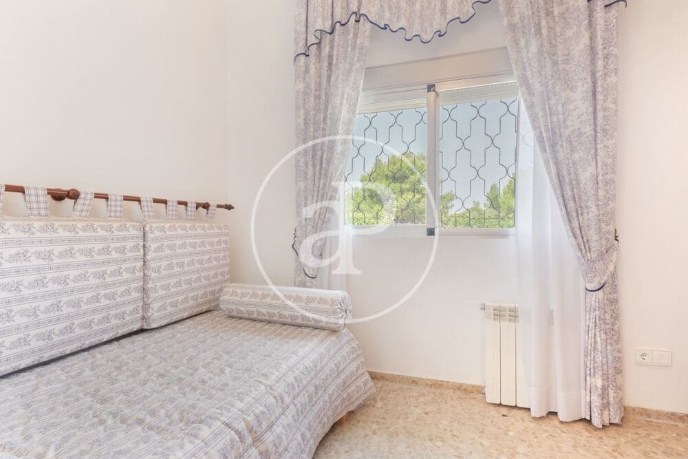 9 slaapkamer Villa te koop in Calicanto met zwembad - € 1.000.000 (Ref: 9978954)