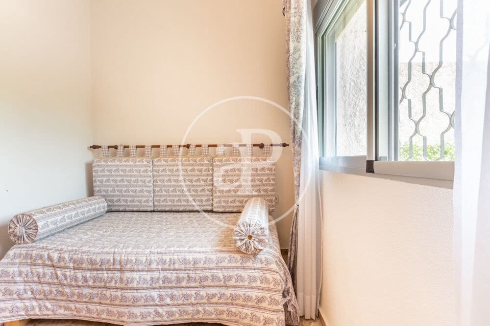 9 slaapkamer Villa te koop in Calicanto met zwembad - € 1.000.000 (Ref: 9978954)