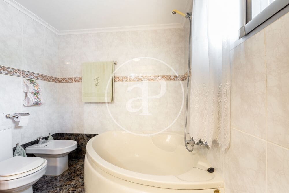9 slaapkamer Villa te koop in Calicanto met zwembad - € 1.000.000 (Ref: 9978954)