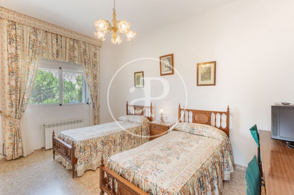 9 slaapkamer Villa te koop in Calicanto met zwembad - € 1.000.000 (Ref: 9978954)