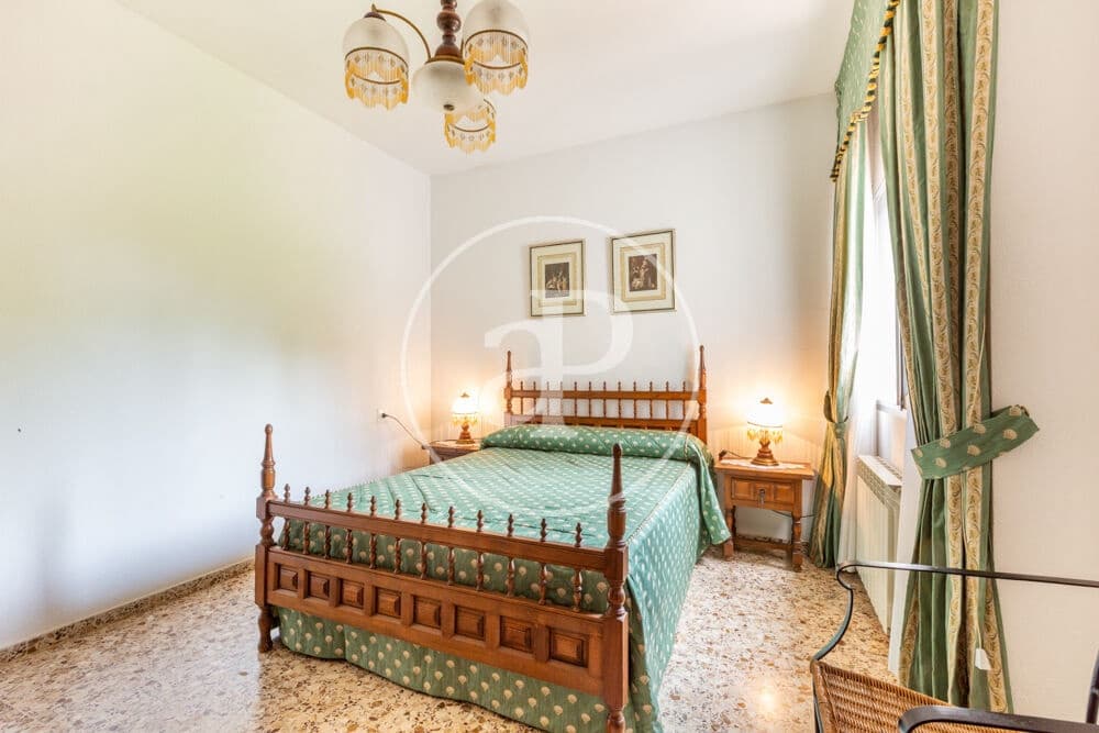 9 slaapkamer Villa te koop in Calicanto met zwembad - € 1.000.000 (Ref: 9978954)
