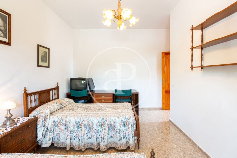 9 slaapkamer Villa te koop in Calicanto met zwembad - € 1.000.000 (Ref: 9978954)