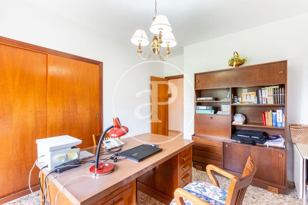 9 slaapkamer Villa te koop in Calicanto met zwembad - € 1.000.000 (Ref: 9978954)