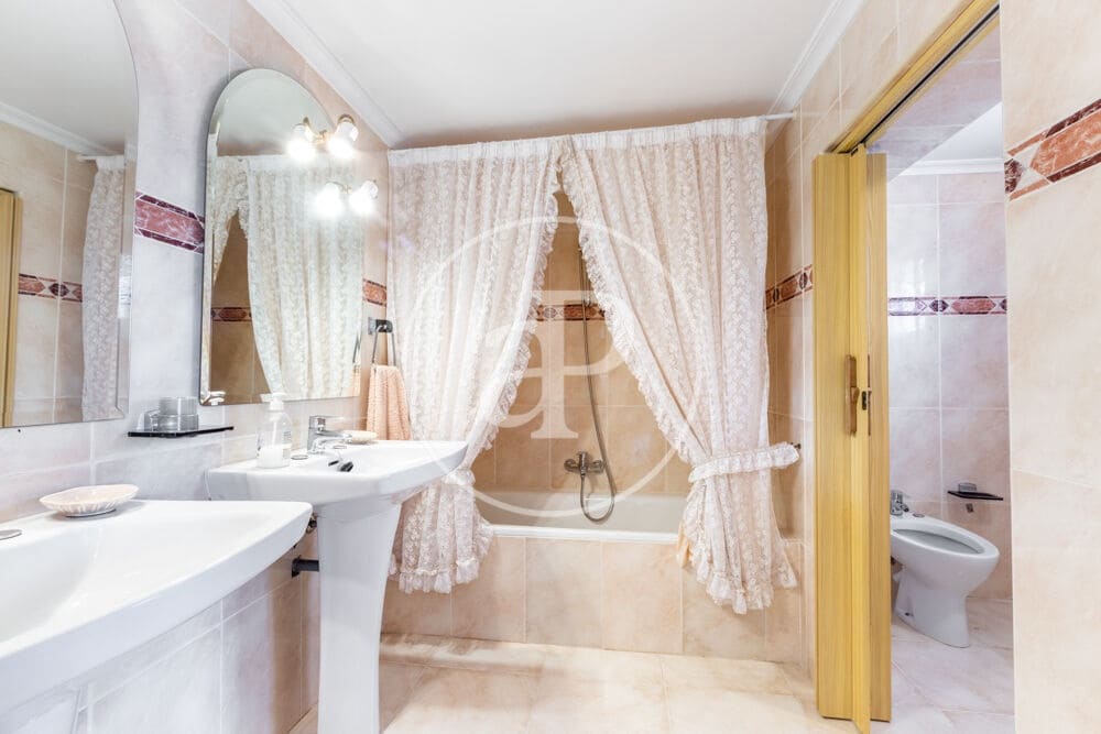 9 slaapkamer Villa te koop in Calicanto met zwembad - € 1.000.000 (Ref: 9978954)
