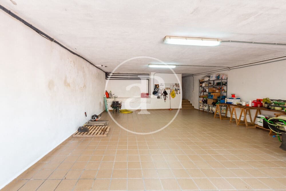 9 slaapkamer Villa te koop in Calicanto met zwembad - € 1.000.000 (Ref: 9978954)