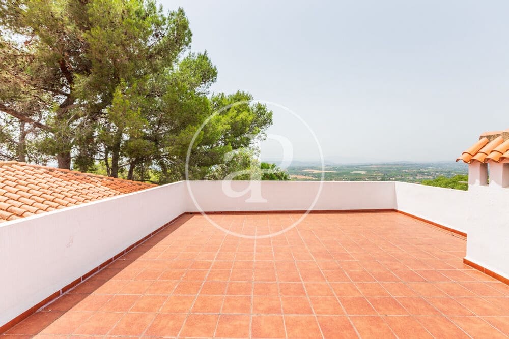 9 slaapkamer Villa te koop in Calicanto met zwembad - € 1.000.000 (Ref: 9978954)