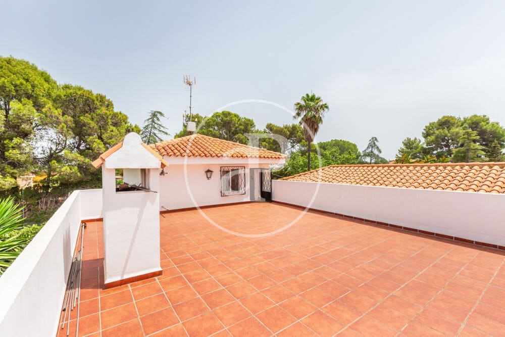 9 slaapkamer Villa te koop in Calicanto met zwembad - € 1.000.000 (Ref: 9978954)