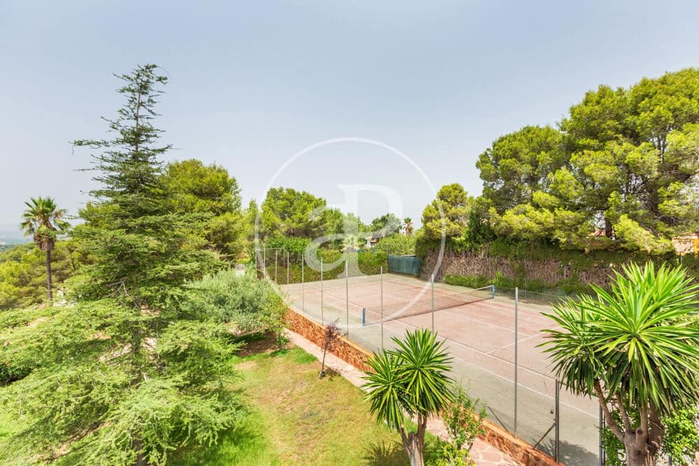 9 slaapkamer Villa te koop in Calicanto met zwembad - € 1.000.000 (Ref: 9978954)