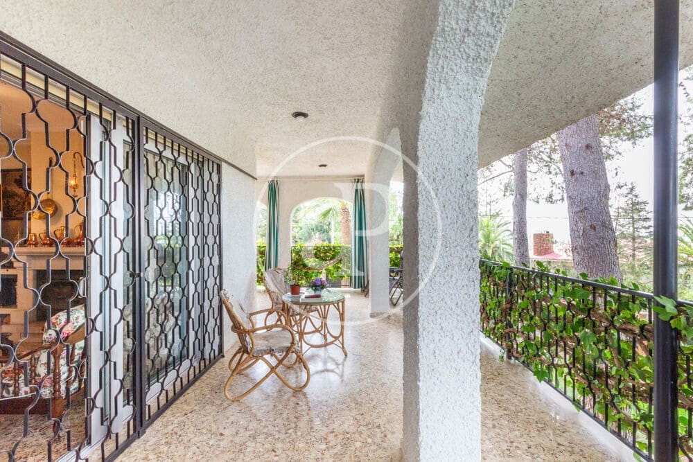 9 slaapkamer Villa te koop in Calicanto met zwembad - € 1.000.000 (Ref: 9978954)