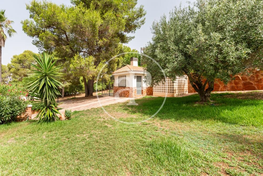 9 slaapkamer Villa te koop in Calicanto met zwembad - € 1.000.000 (Ref: 9978954)