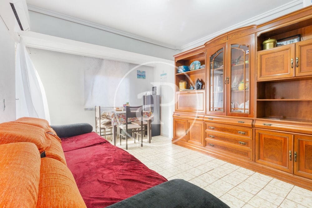 3 bedroom Apartment for sale in Valencia city - € 200,000 (Ref: 9978955)