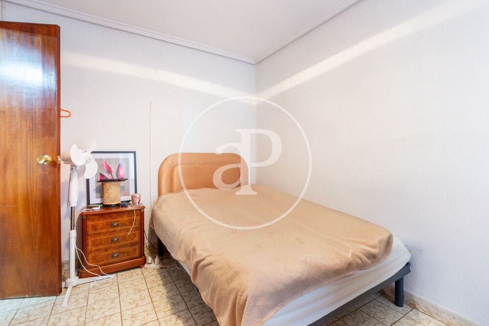 3 bedroom Apartment for sale in Valencia city - € 200,000 (Ref: 9978955)