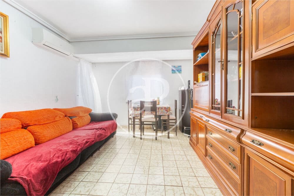 3 bedroom Apartment for sale in Valencia city - € 200,000 (Ref: 9978955)