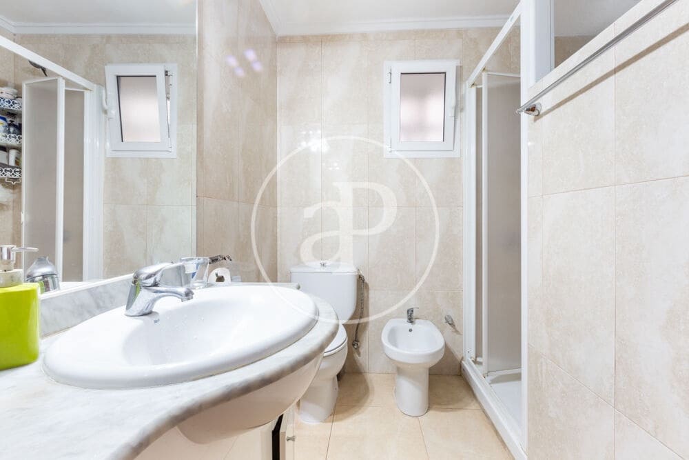 3 bedroom Apartment for sale in Valencia city - € 200,000 (Ref: 9978955)