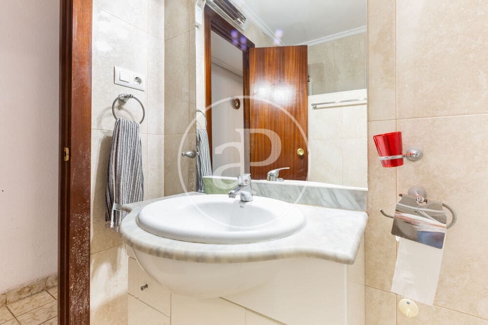 3 bedroom Apartment for sale in Valencia city - € 200,000 (Ref: 9978955)