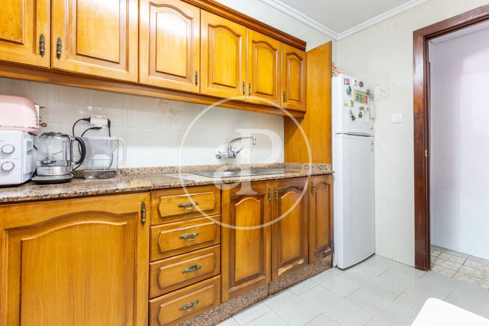 3 bedroom Apartment for sale in Valencia city - € 200,000 (Ref: 9978955)