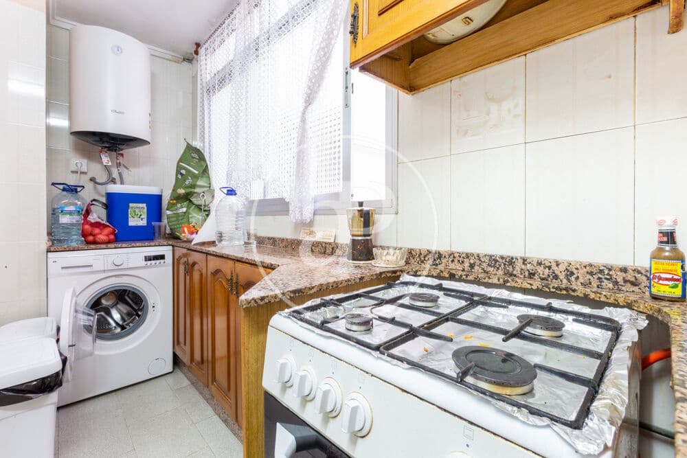 3 bedroom Apartment for sale in Valencia city - € 200,000 (Ref: 9978955)