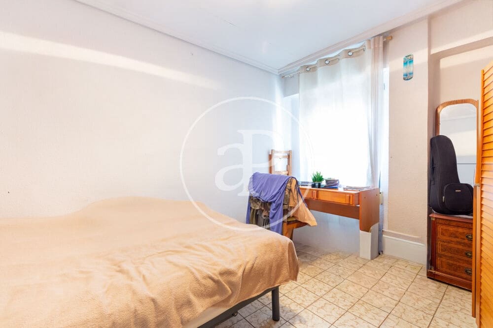 3 bedroom Apartment for sale in Valencia city - € 200,000 (Ref: 9978955)