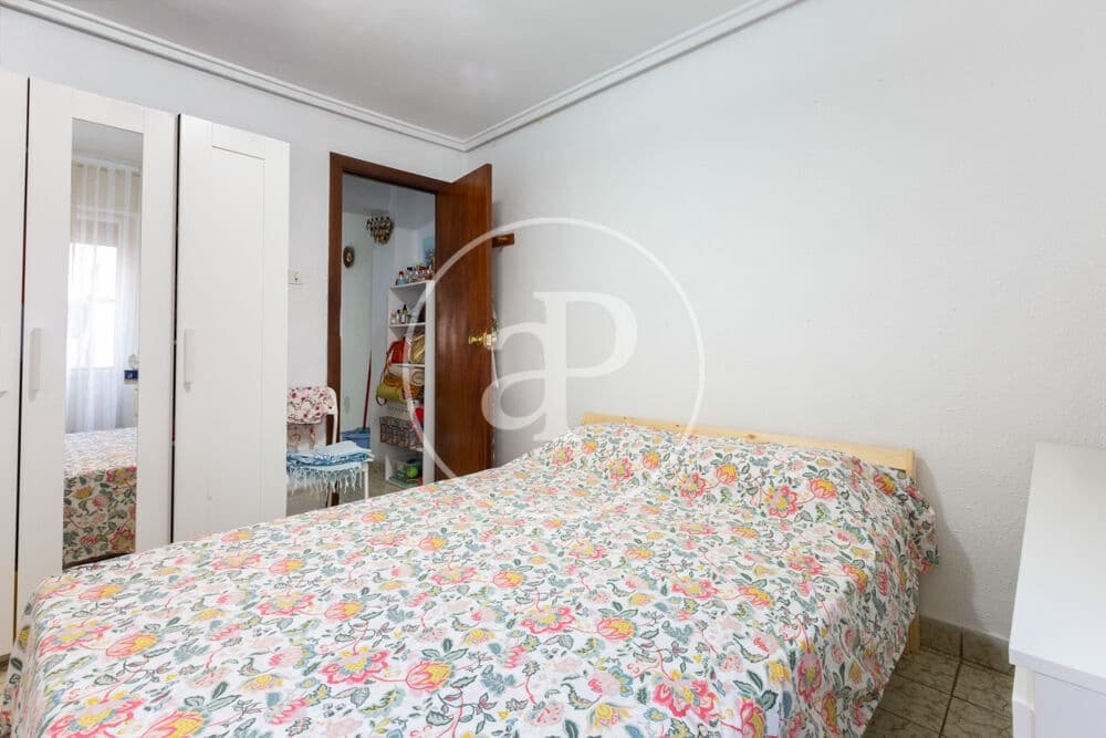 3 bedroom Apartment for sale in Valencia city - € 200,000 (Ref: 9978955)