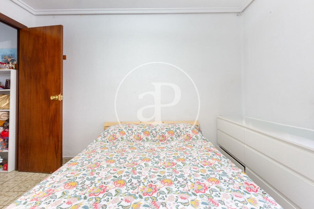 3 bedroom Apartment for sale in Valencia city - € 200,000 (Ref: 9978955)