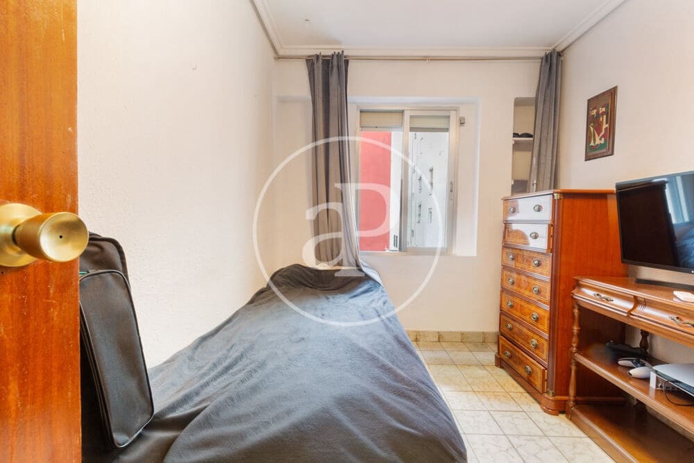 3 bedroom Apartment for sale in Valencia city - € 200,000 (Ref: 9978955)